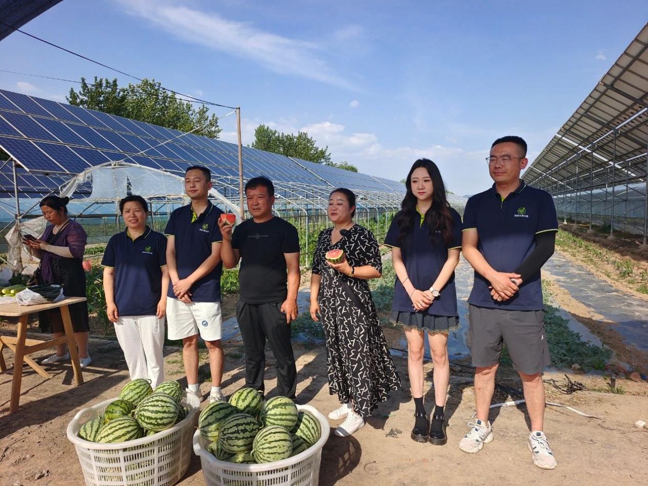 潞州区诺峰农场直播进田间助农零距离